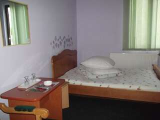 Хостелы Hostel „La Galan” Рэдэуци Двухместный номер с 1 кроватью или 2 отдельными кроватями-5